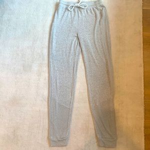 gray sweatpants
